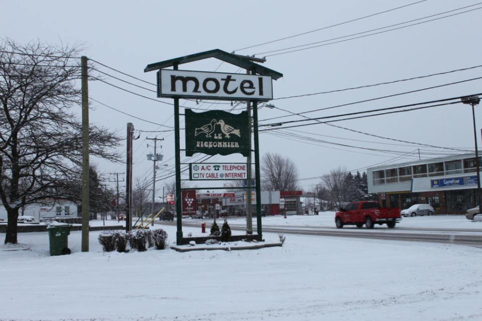 Auberge - Motel Le Pigeonnier Farnham Exterior photo